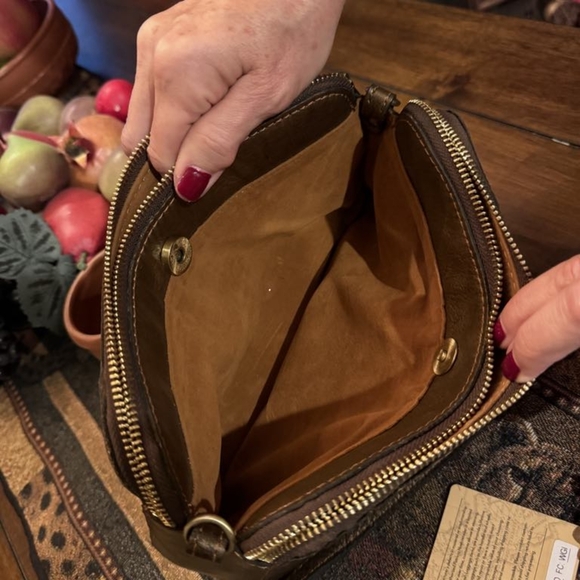 Patricia Nash Chambery Crossbody in Antique Gold, Unused and Beautiful - Picture 9 of 11